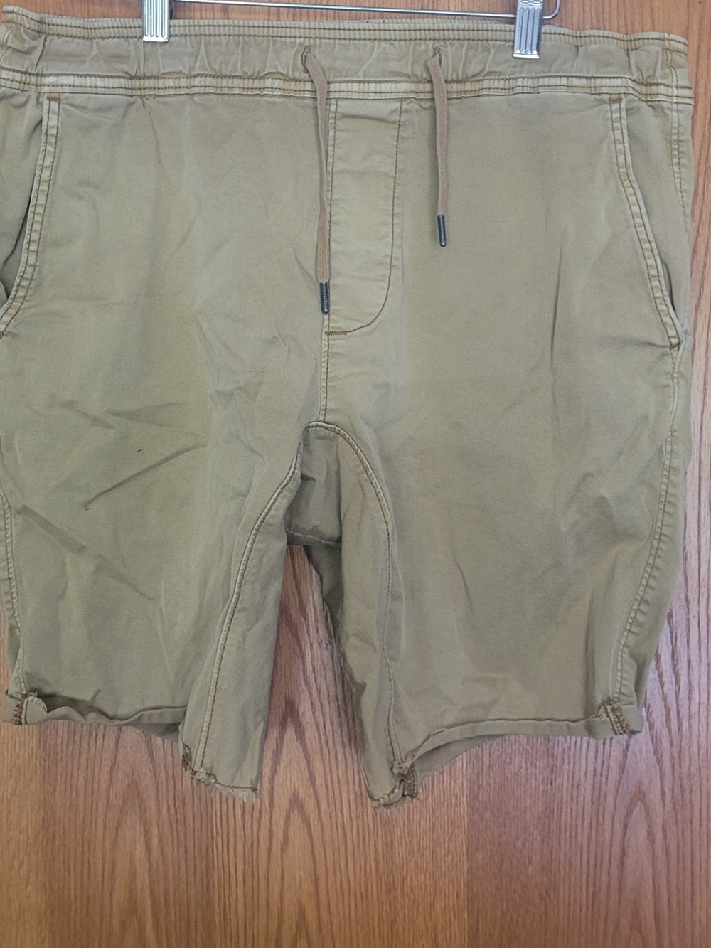 Hollister Olive/Tan Flat Front Drawstring Shorts